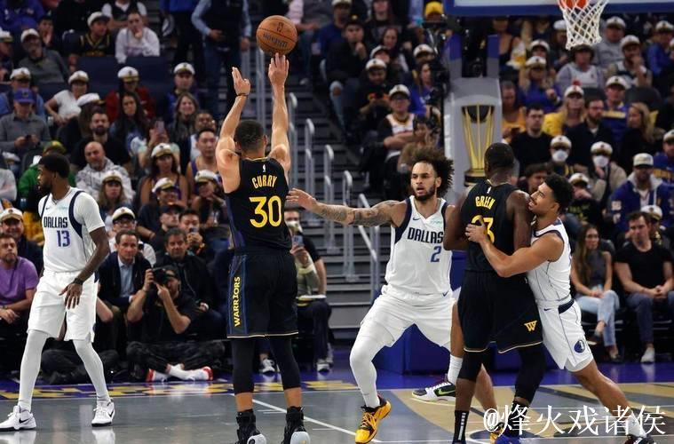 库里爆发砍下39分,汤普森对阵老东家贡献22分,勇士惊险击败独行侠 库里爆发砍下39分,汤普森对阵老东家贡献22分,勇士惊险击败独行侠